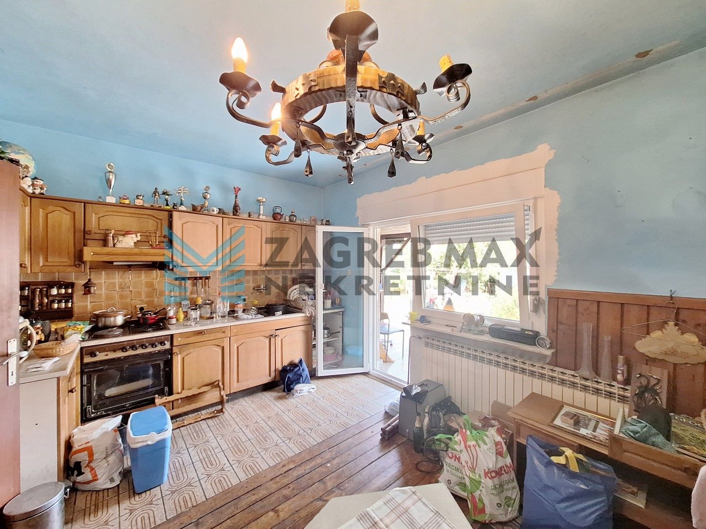 Zagreb - SESVETSKA SELA - Trsatska - kuća 200m2 sa 583 m2 okućnice