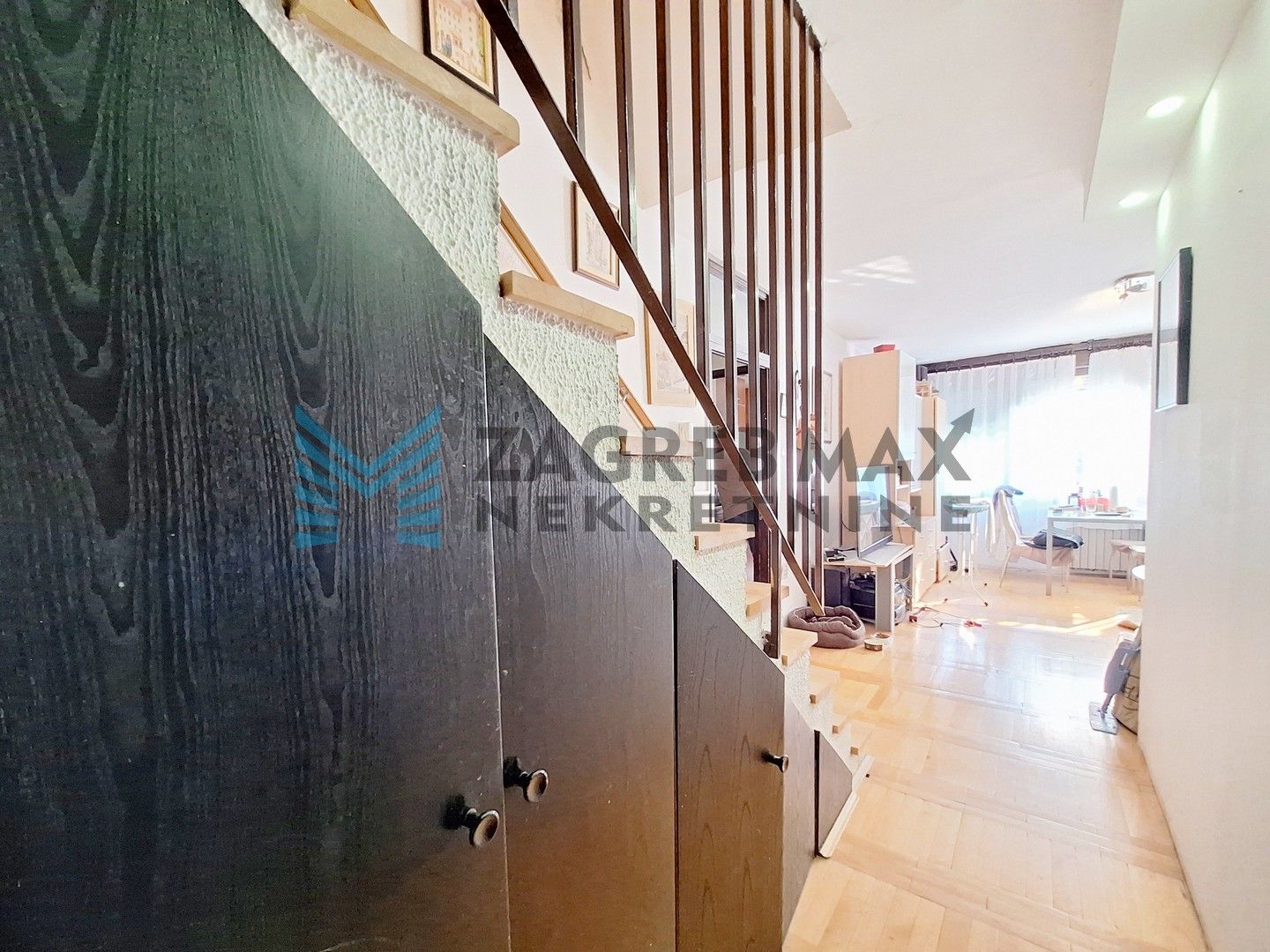 Zagreb - DUGAVE - Školski prilaz - 4-sobni, svijetao