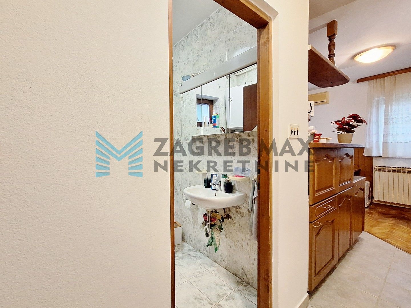 Zagreb - MIKULIĆI - B.Glavića - 2-sobni - odmah useljiv, osiguran parking