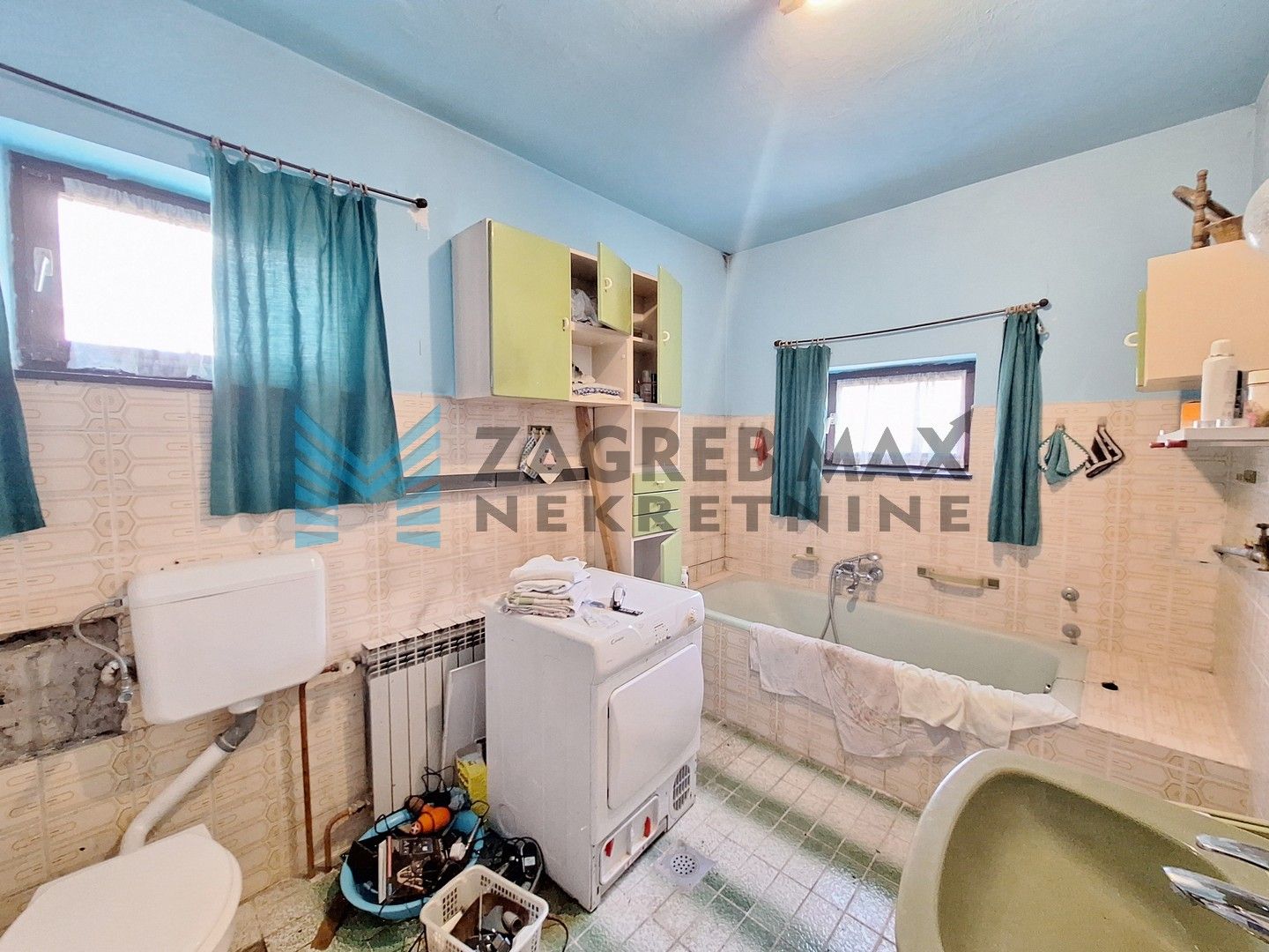 Zagreb - SESVETSKA SELA - Trsatska - kuća 200m2 sa 583 m2 okućnice