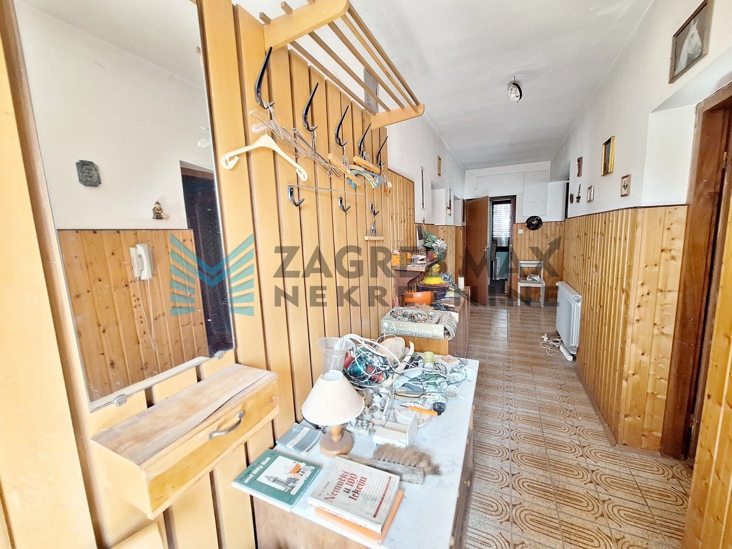 Zagreb - SESVETSKA SELA - Trsatska - kuća 200m2 sa 583 m2 okućnice