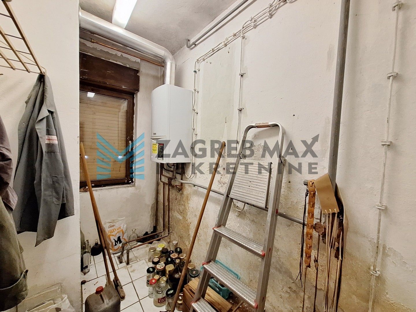 Zagreb - SESVETSKA SELA - Trsatska - kuća 200m2 sa 583 m2 okućnice