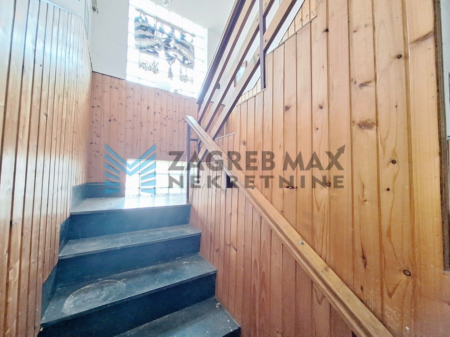 Zagreb - SESVETSKA SELA - Trsatska - kuća 200m2 sa 583 m2 okućnice