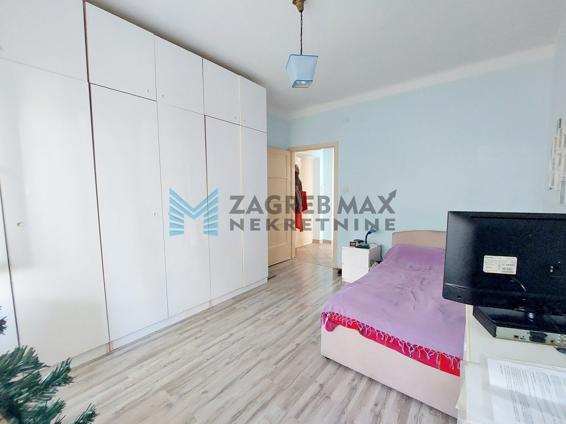 Zagreb - Šalata - Mikulićeva - 2-soban, prostran, dvorište, spremište, mirno