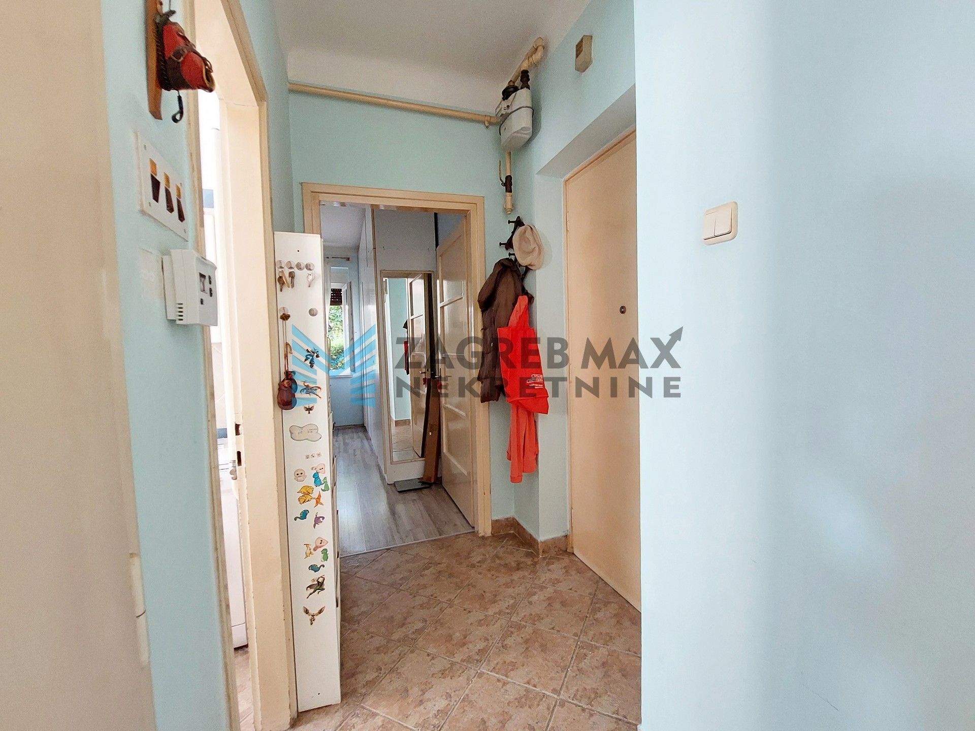 Zagreb - Šalata - Mikulićeva - 2-soban, prostran, dvorište, spremište, mirno