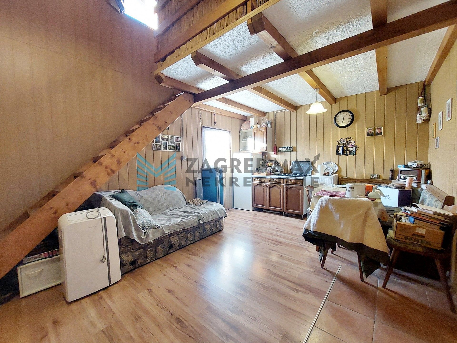 Zagreb - RUŠKOVICA - uređena vikendica, vinograd, voćnjak, dodatni objekt