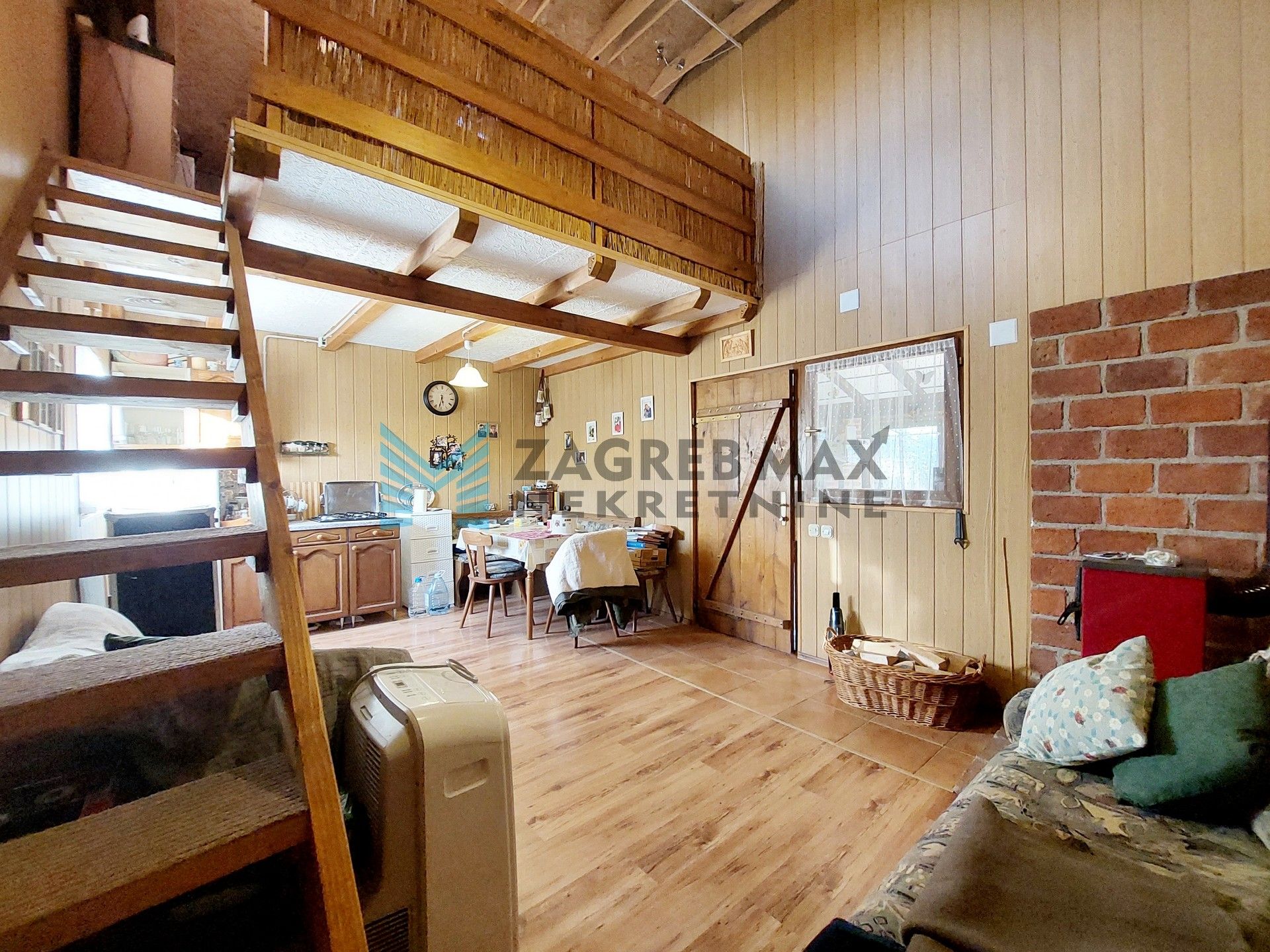 Zagreb - RUŠKOVICA - uređena vikendica, vinograd, voćnjak, dodatni objekt