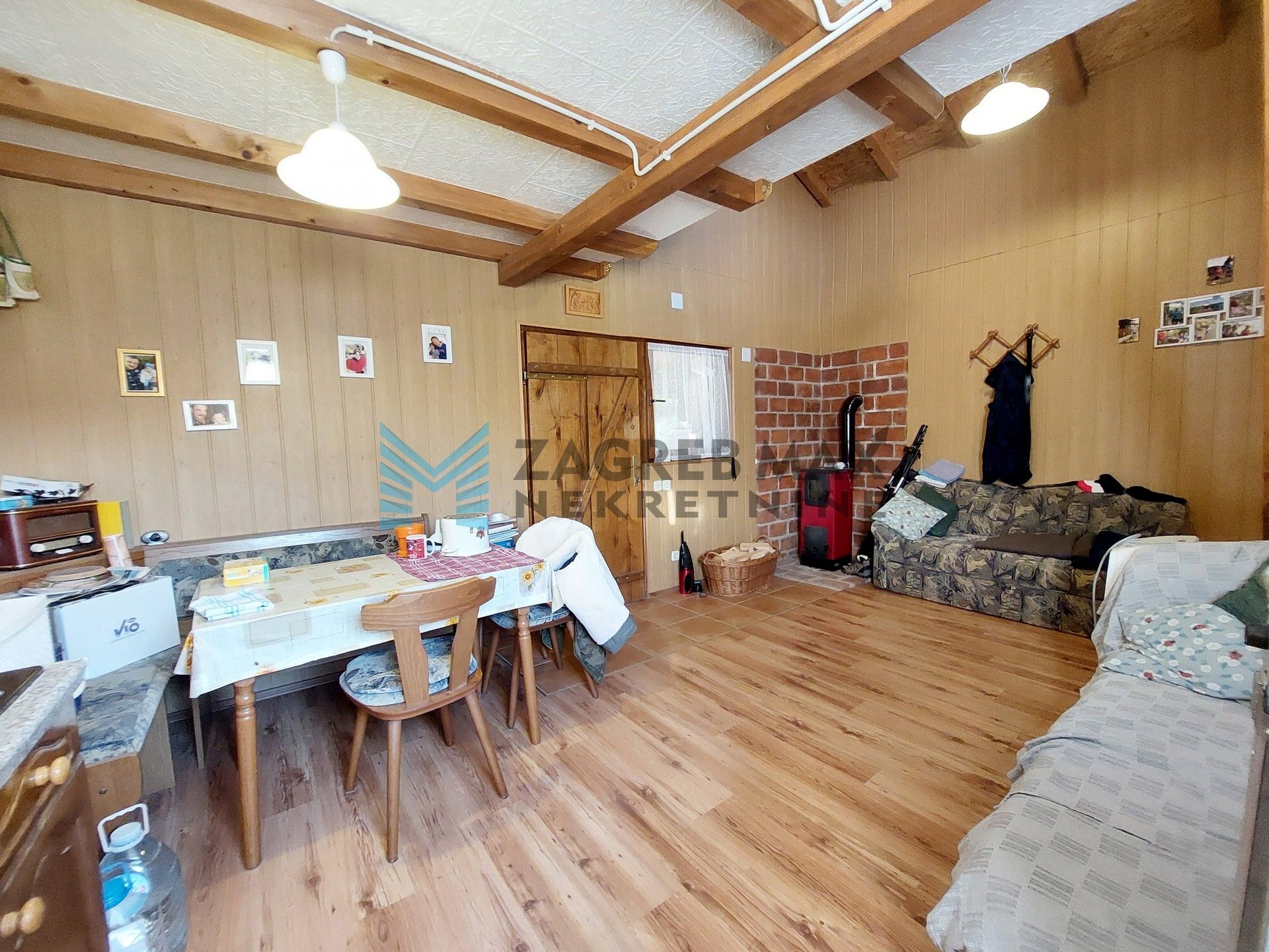 Zagreb - RUŠKOVICA - uređena vikendica, vinograd, voćnjak, dodatni objekt