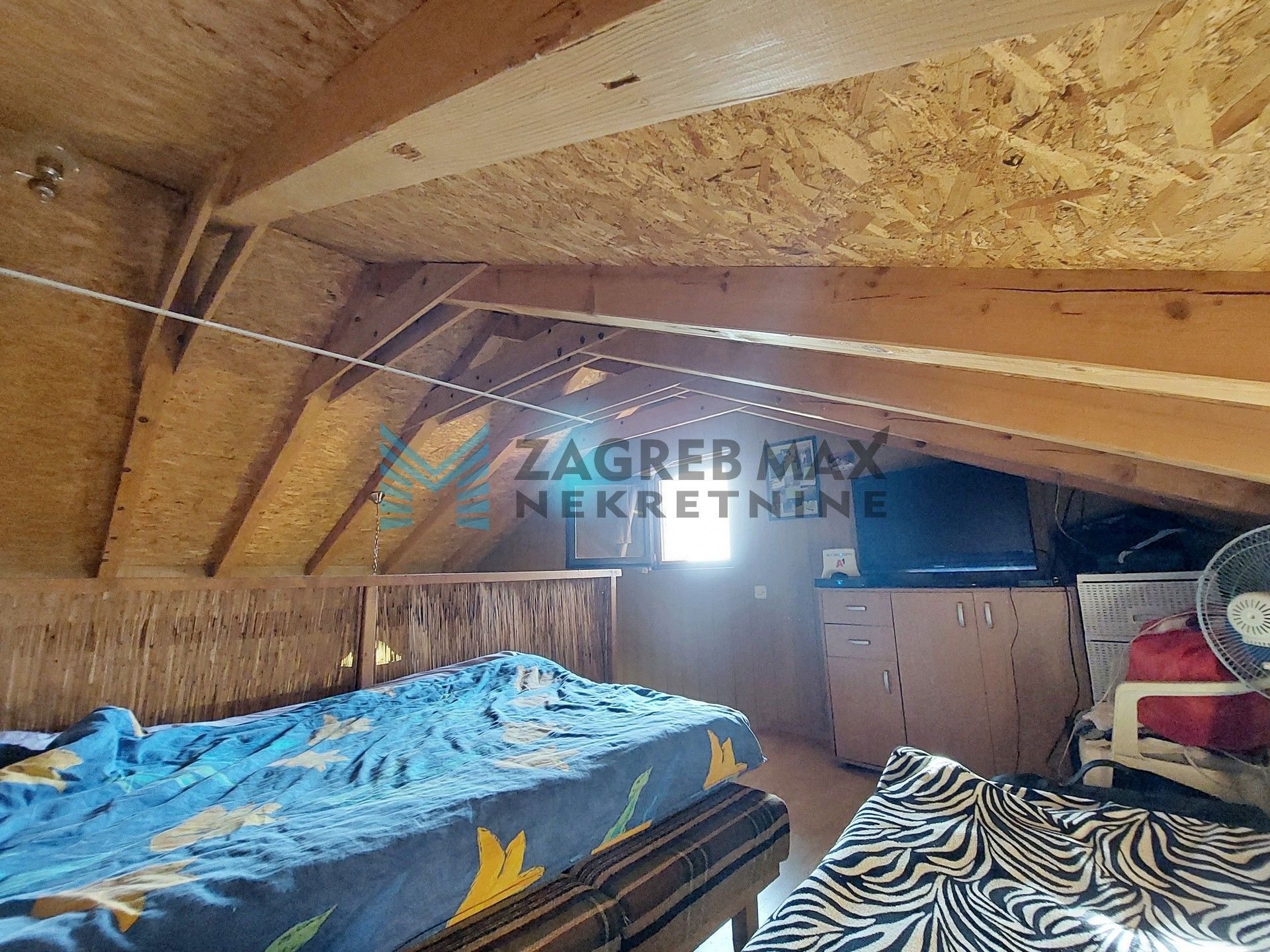 Zagreb - RUŠKOVICA - uređena vikendica, vinograd, voćnjak, dodatni objekt