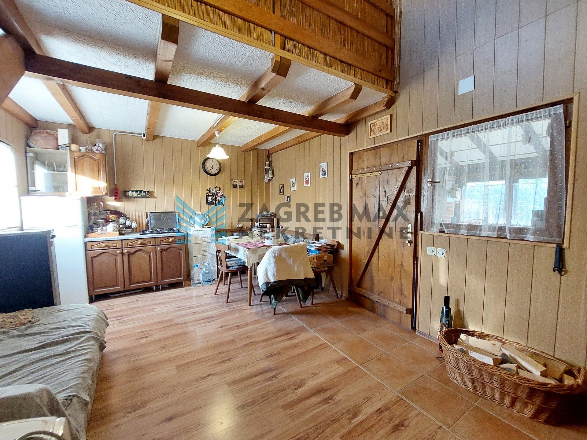 Zagreb - RUŠKOVICA - uređena vikendica, vinograd, voćnjak, dodatni objekt