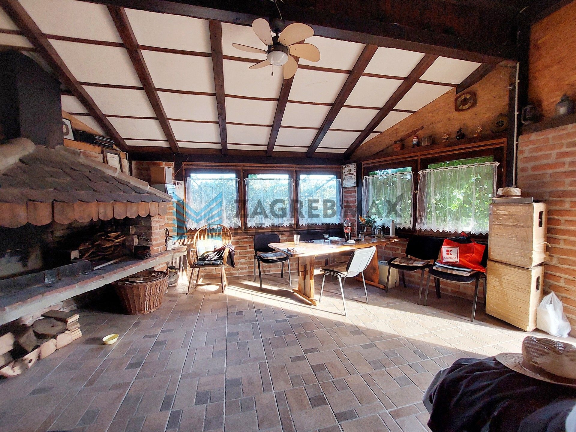 Zagreb - RUŠKOVICA - uređena vikendica, vinograd, voćnjak, dodatni objekt