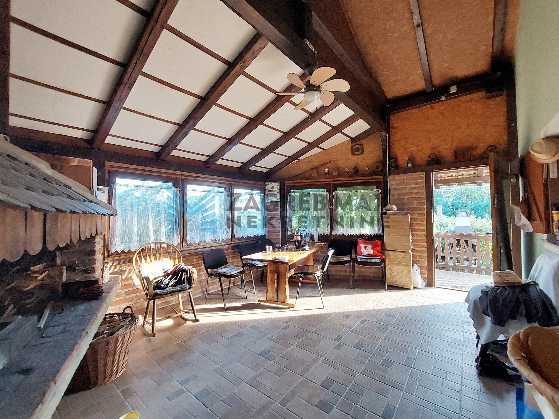 Zagreb - RUŠKOVICA - uređena vikendica, vinograd, voćnjak, dodatni objekt