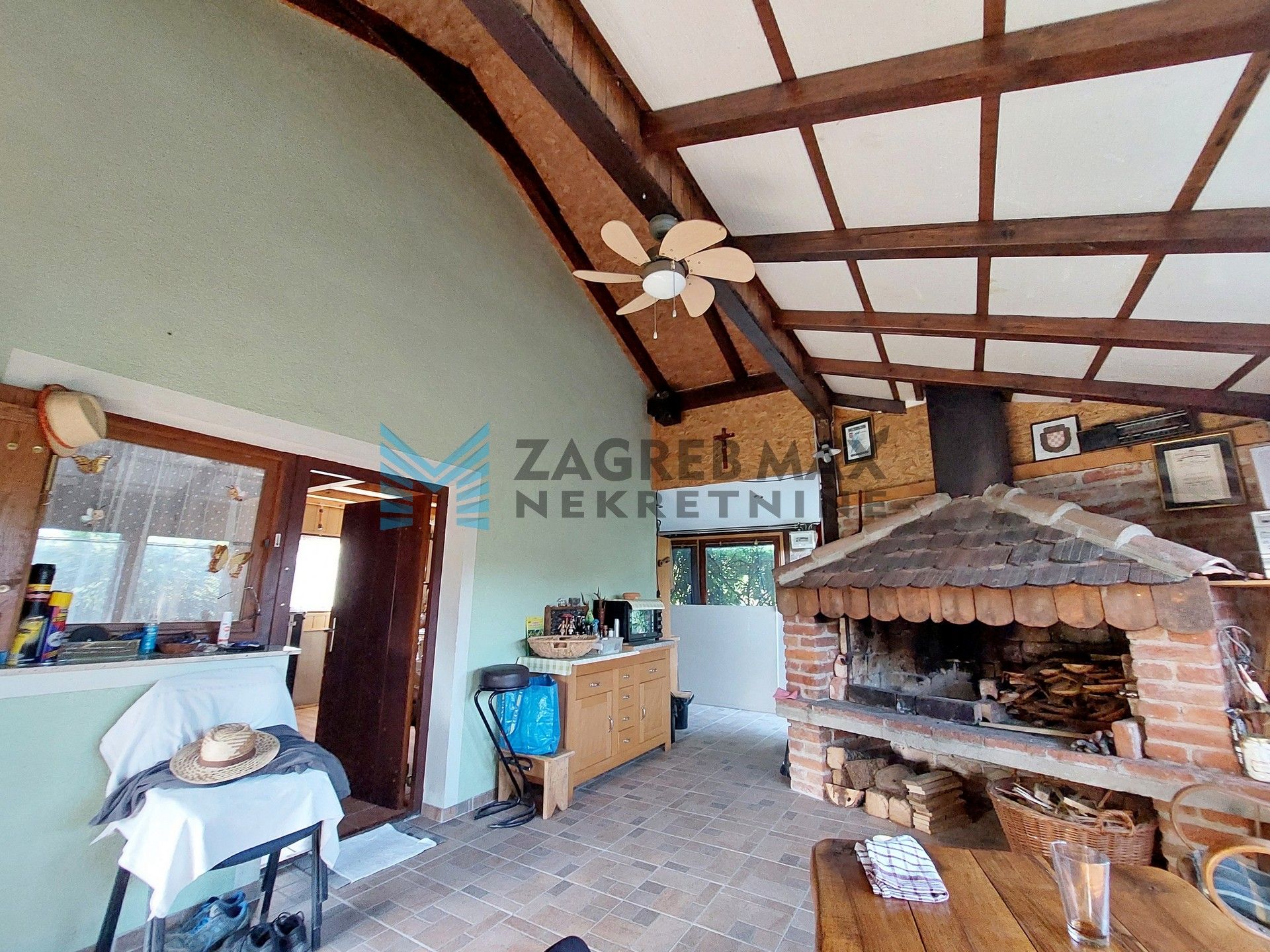 Zagreb - RUŠKOVICA - uređena vikendica, vinograd, voćnjak, dodatni objekt