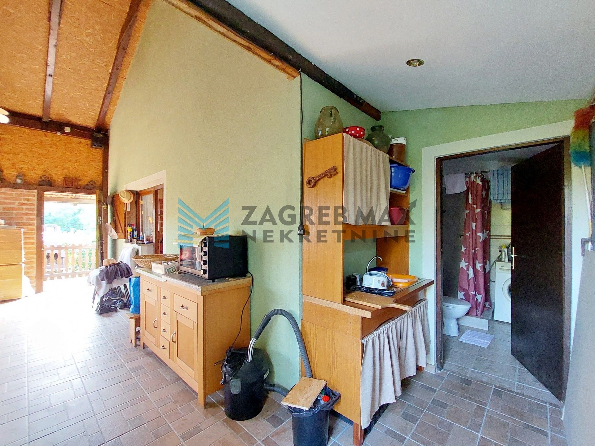 Zagreb - RUŠKOVICA - uređena vikendica, vinograd, voćnjak, dodatni objekt