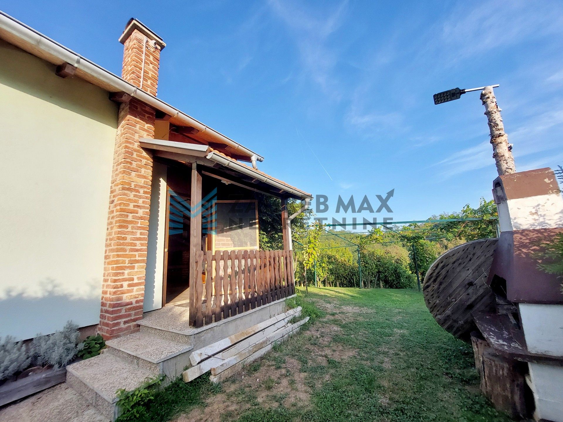 Zagreb - RUŠKOVICA - uređena vikendica, vinograd, voćnjak, dodatni objekt