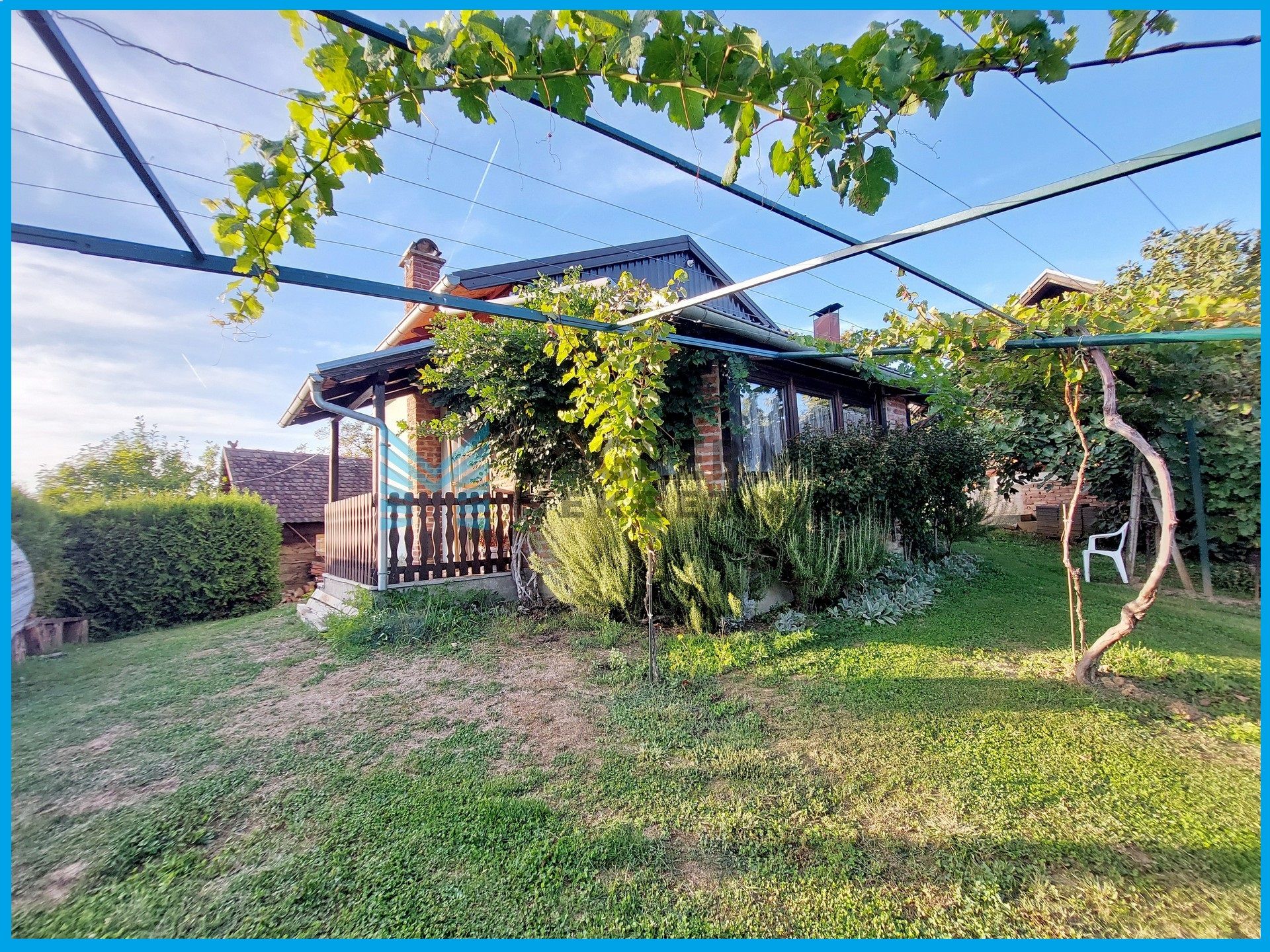 Zagreb - RUŠKOVICA - uređena vikendica, vinograd, voćnjak, dodatni objekt