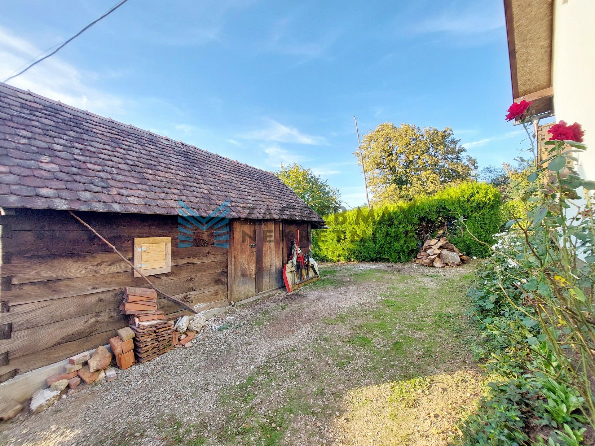 Zagreb - RUŠKOVICA - uređena vikendica, vinograd, voćnjak, dodatni objekt