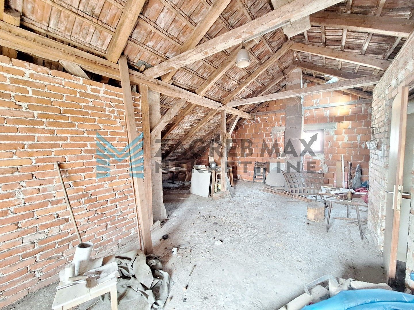 Zagreb - SESVETSKA SELA - Trsatska - kuća 200m2 sa 583 m2 okućnice