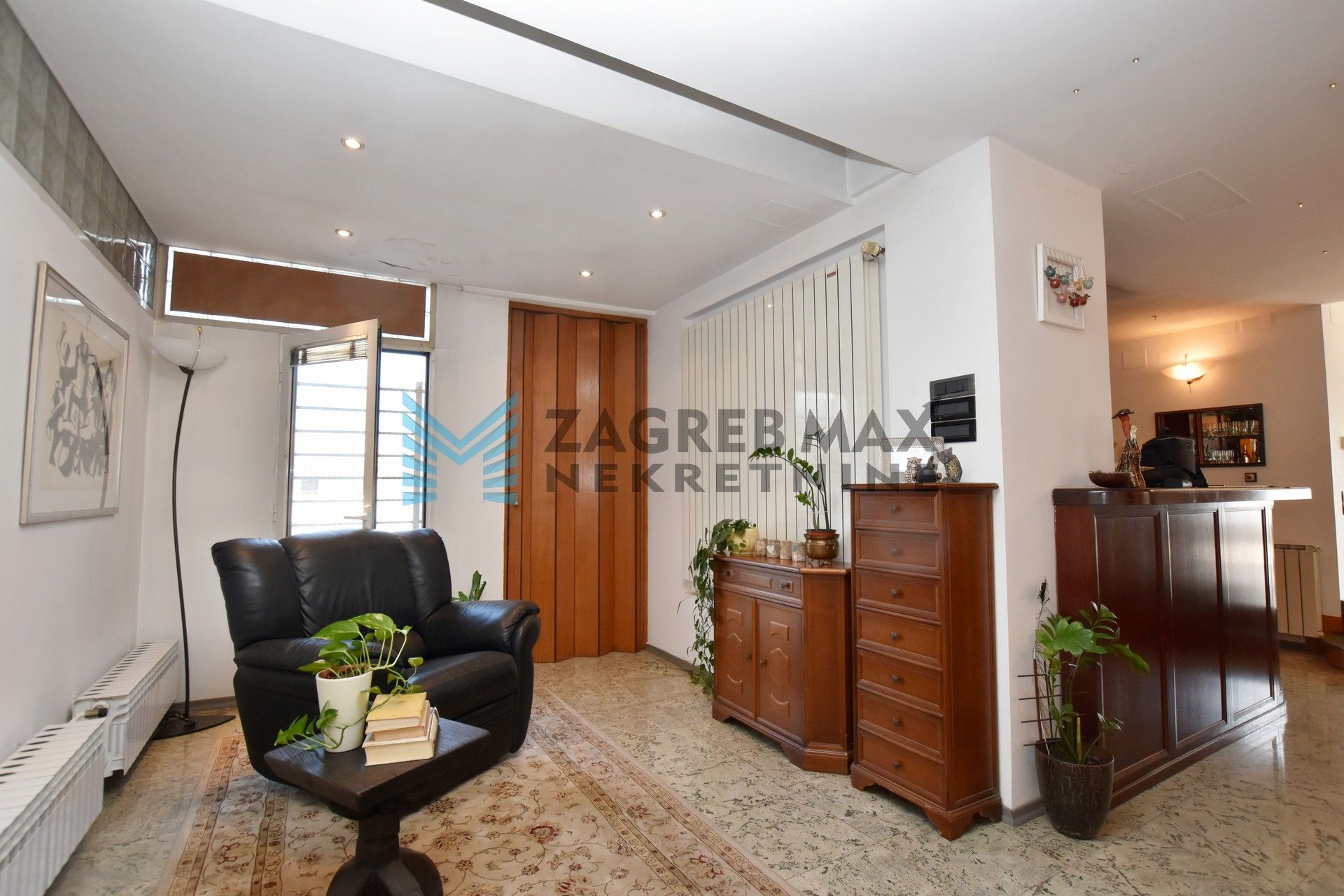 Zagreb - TREŠNJEVKA - Modruška - 3-sobni, prostran, terasa, spremište, parking