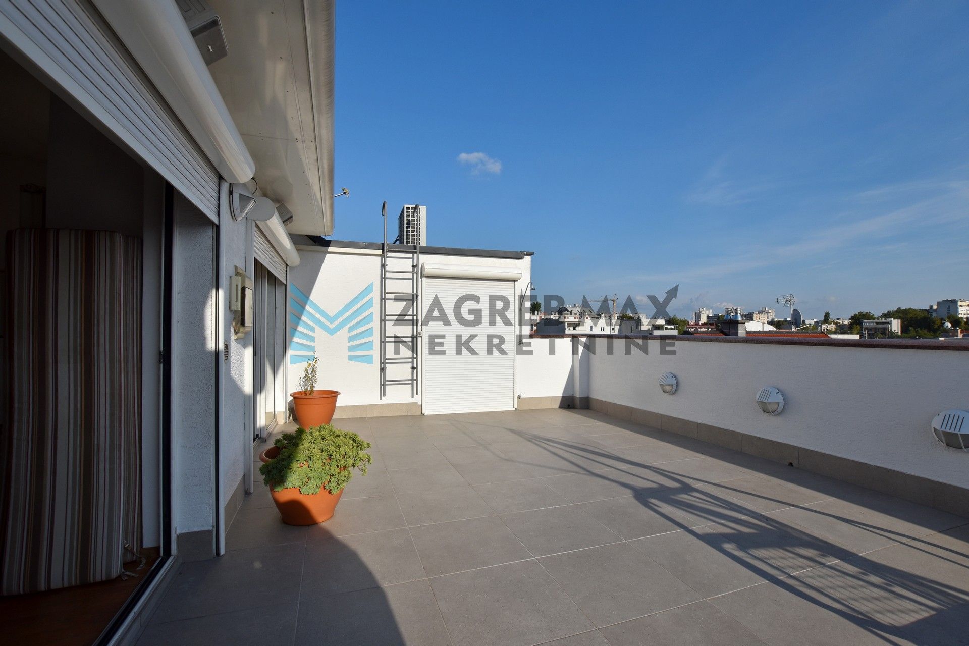 Zagreb - TREŠNJEVKA - Modruška - 3-sobni, prostran, terasa, spremište, parking