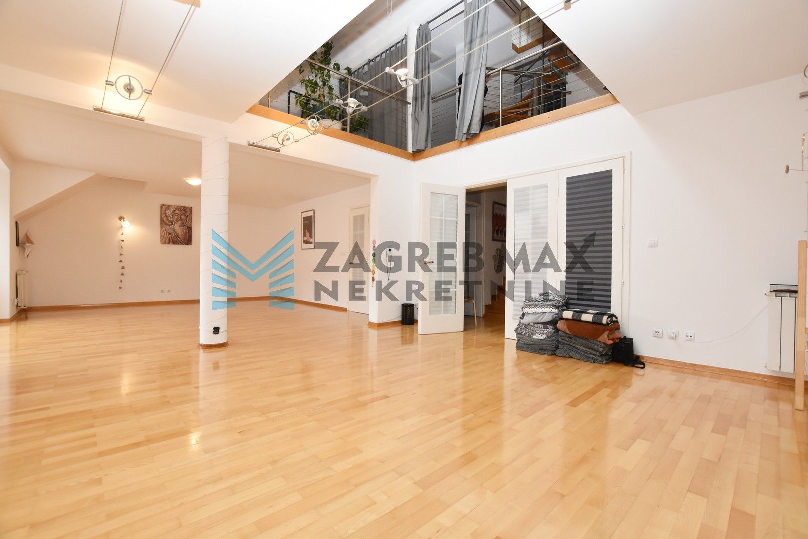 Zagreb - TREŠNJEVKA - Garićgradska - VMD - komforan 4-sobni s terasom i garažom