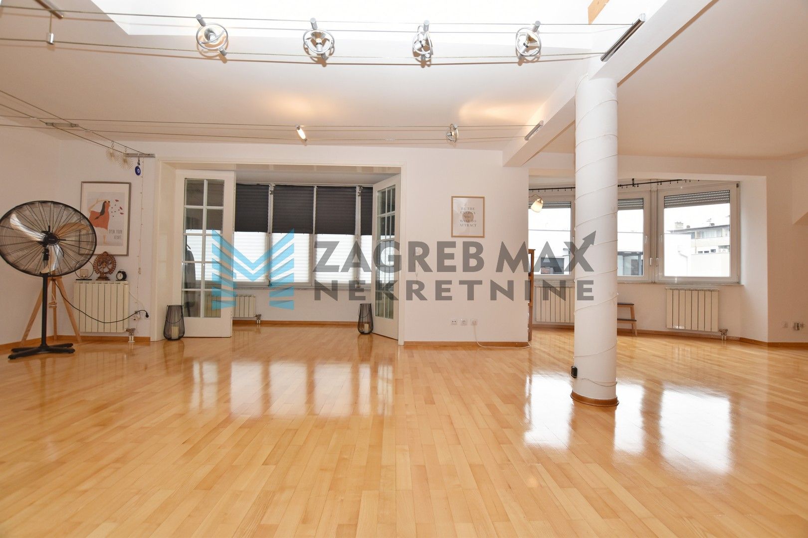 Zagreb - TREŠNJEVKA - Garićgradska - VMD - komforan 4-sobni s terasom i garažom