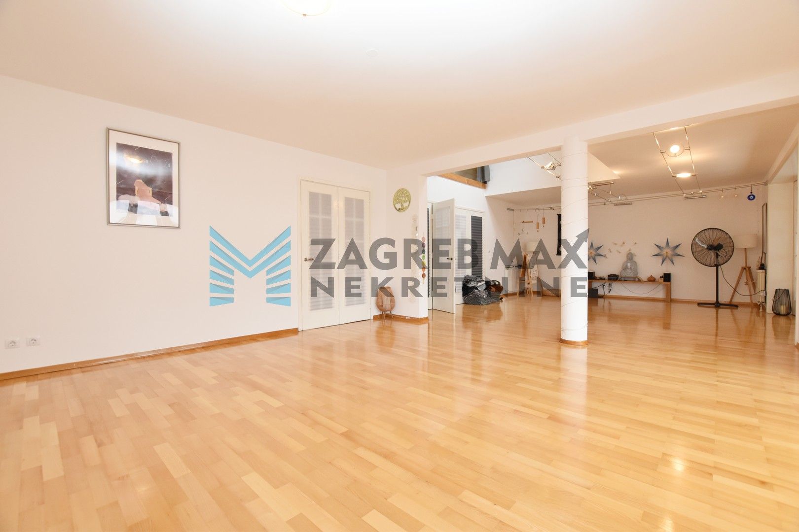 Zagreb - TREŠNJEVKA - Garićgradska - VMD - komforan 4-sobni s terasom i garažom