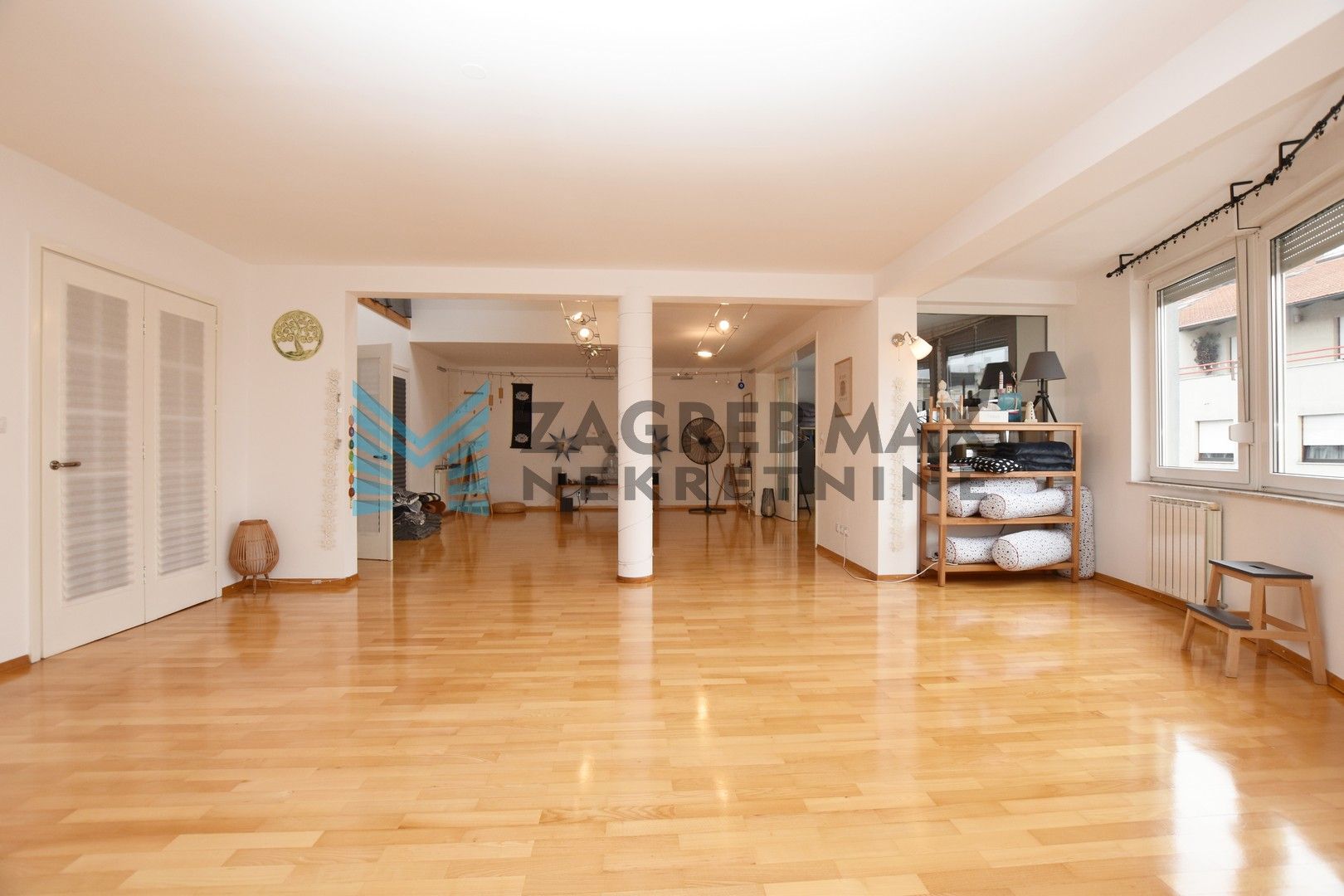 Zagreb - TREŠNJEVKA - Garićgradska - VMD - komforan 4-sobni s terasom i garažom