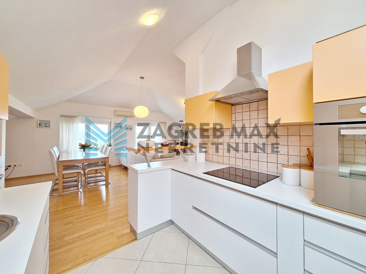 Zagreb - ZAPREŠIĆ - Hrv.mladeži - 4-soban, komforan, svijetao, s pogledom