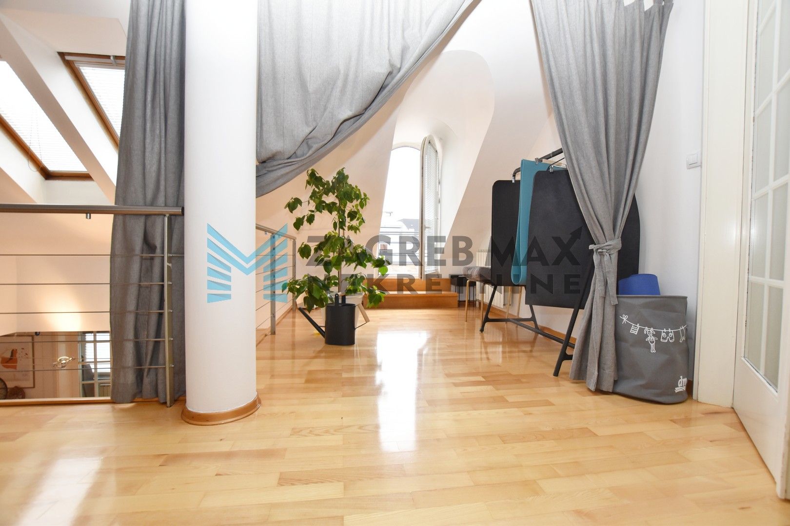 Zagreb - TREŠNJEVKA - Garićgradska - VMD - komforan 4-sobni s terasom i garažom