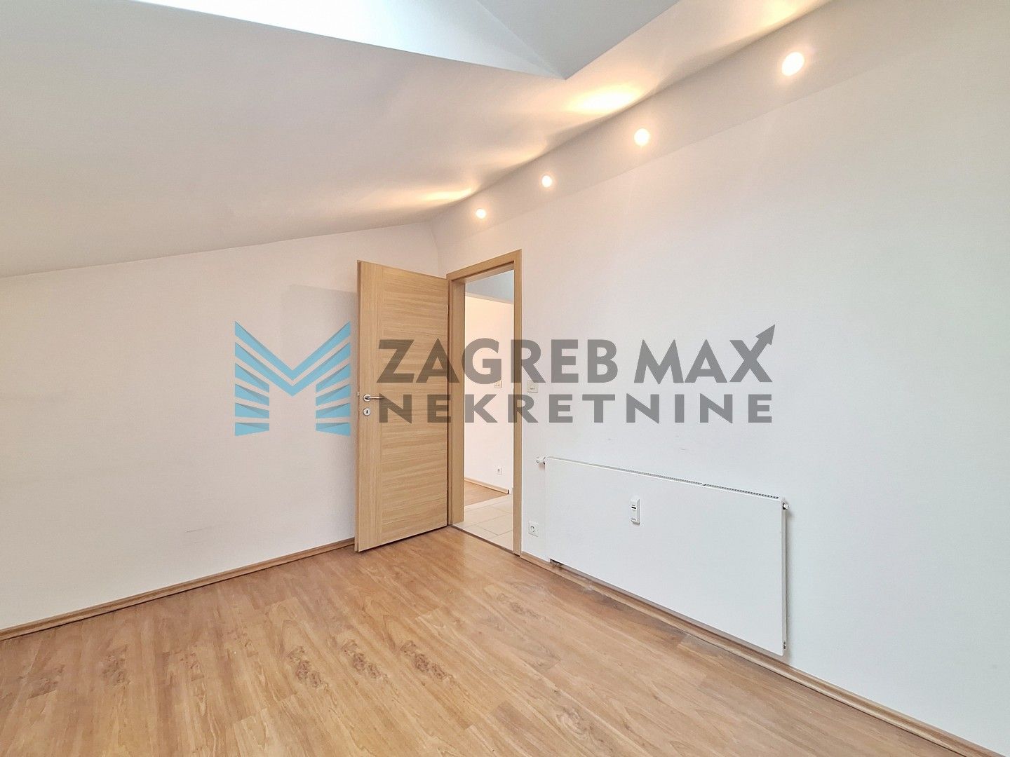Zagreb - ŠPANSKO - M.Rešetara - 3-sobni, renoviran, svijetao, odmah useljiv