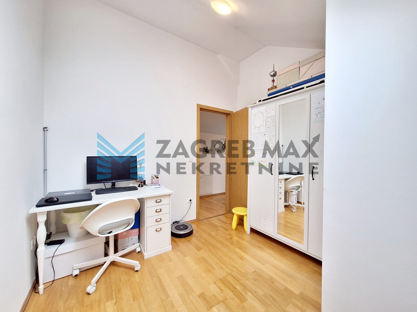 Zagreb - ZAPREŠIĆ - Hrv.mladeži - 4-soban, komforan, svijetao, s pogledom