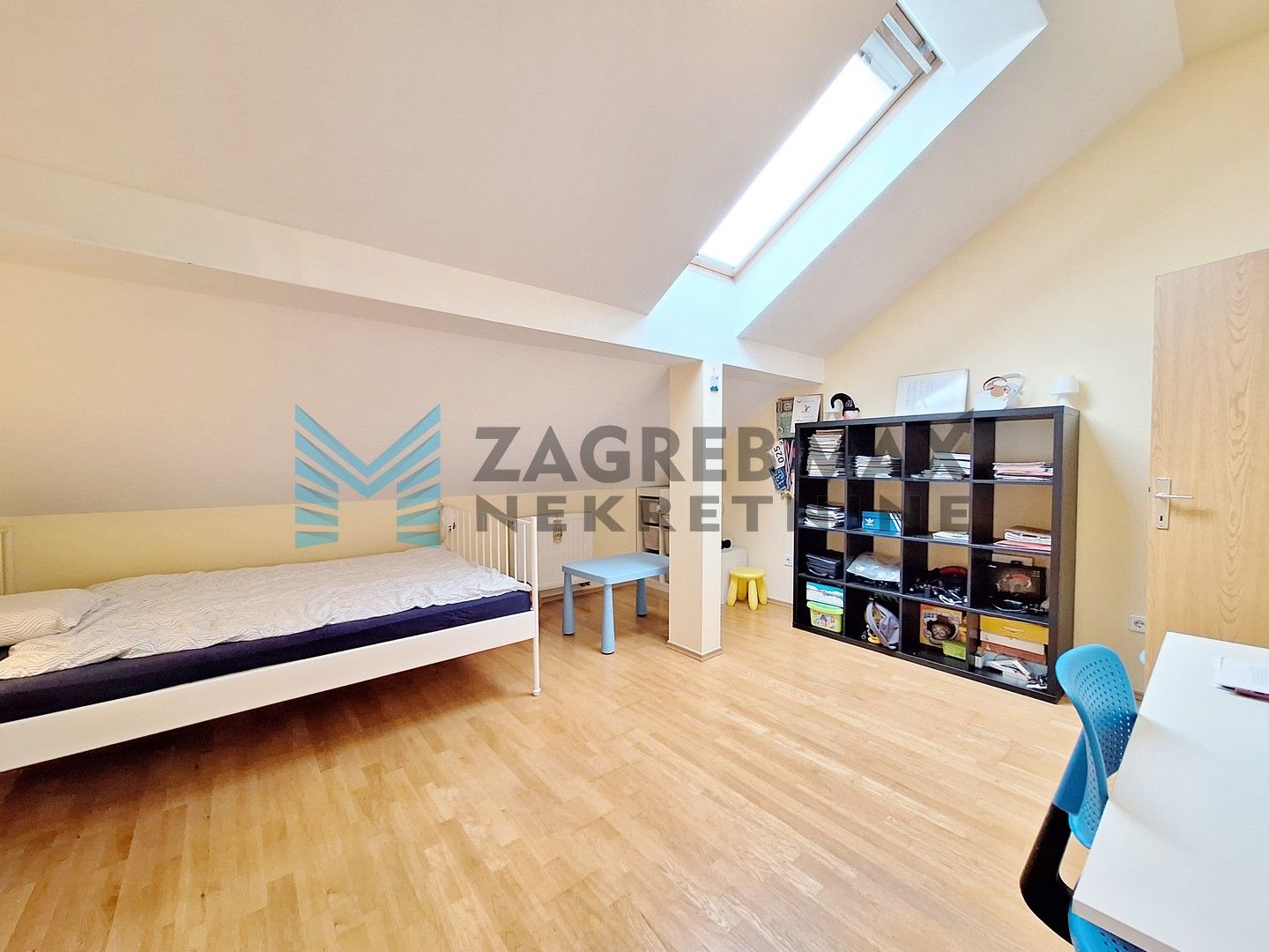 Zagreb - ZAPREŠIĆ - Hrv.mladeži - 4-soban, komforan, svijetao, s pogledom