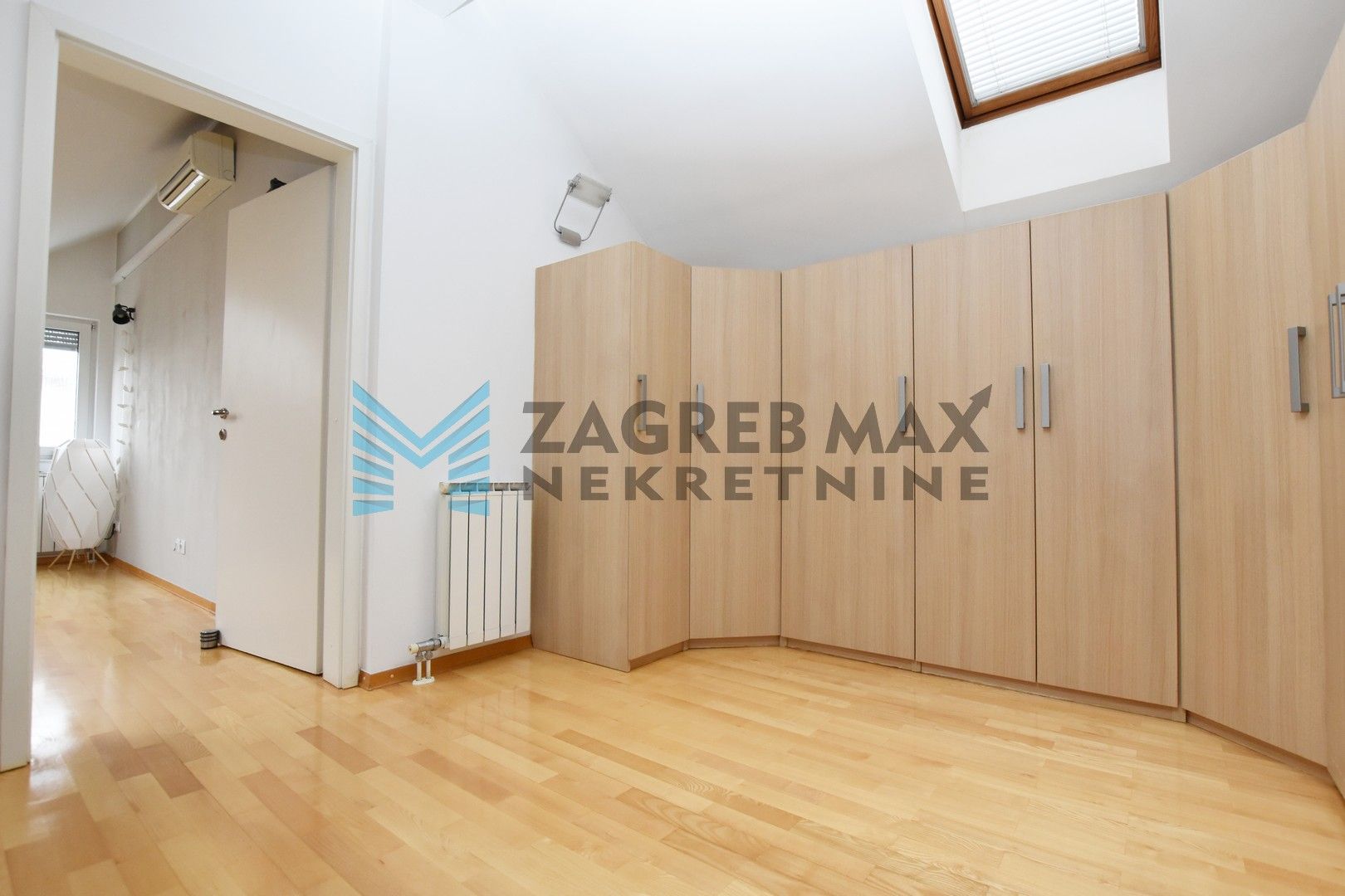 Zagreb - TREŠNJEVKA - Garićgradska - VMD - komforan 4-sobni s terasom i garažom