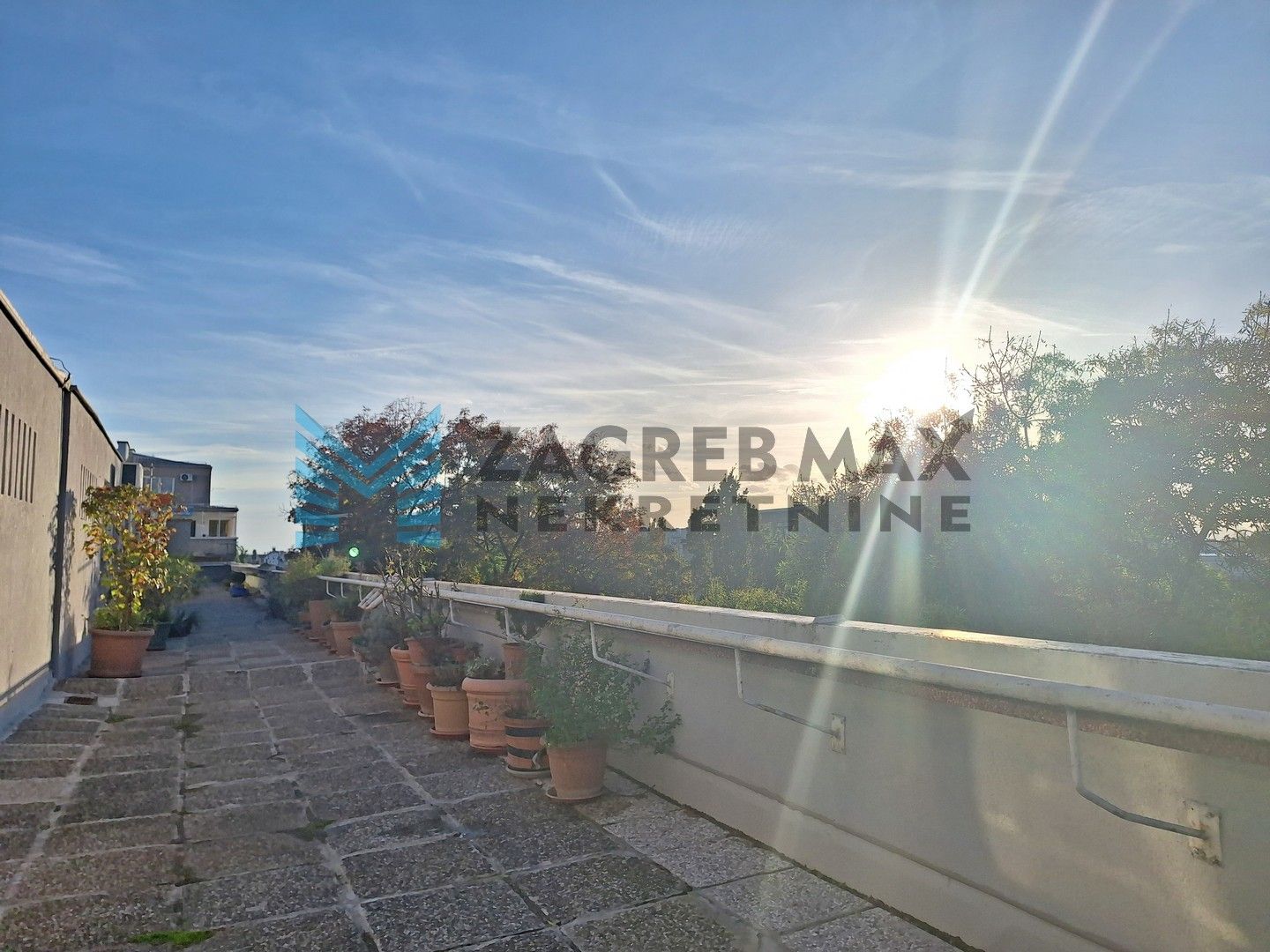 Zagreb - VRBIK - Savska - 2-sobni s prekrasnim pogledom u srcu Zagreba