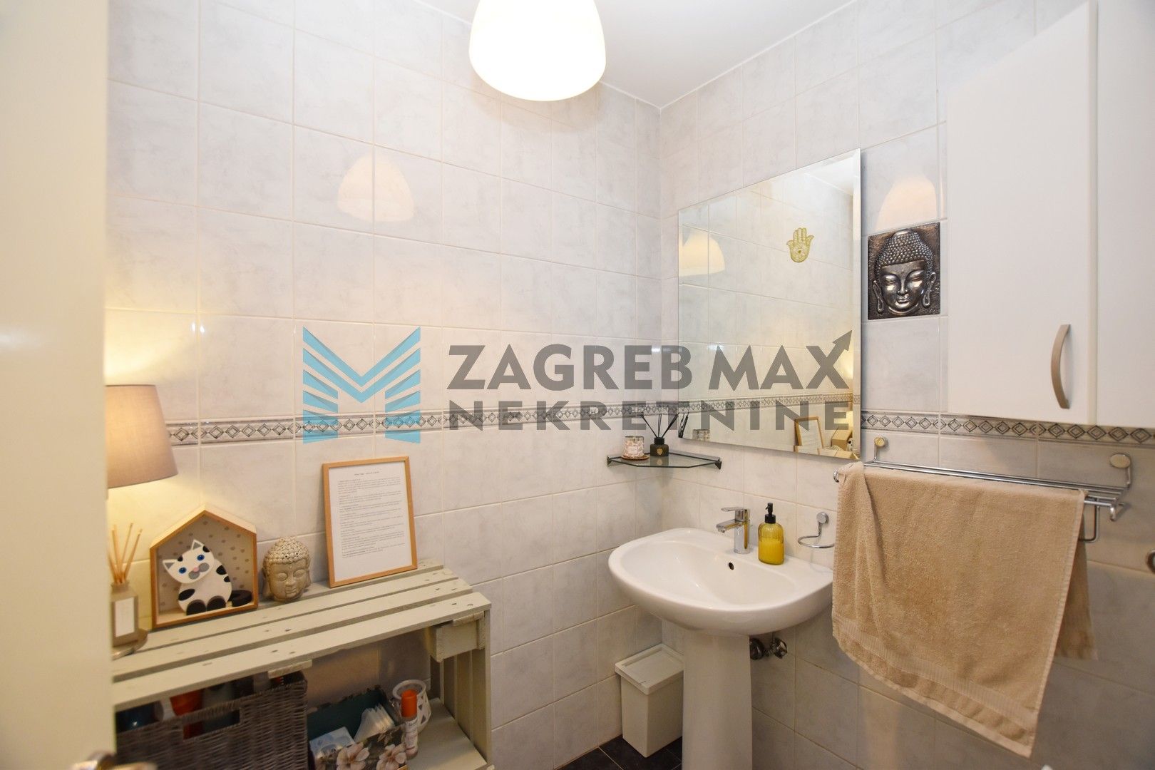 Zagreb - TREŠNJEVKA - Garićgradska - VMD - komforan 4-sobni s terasom i garažom