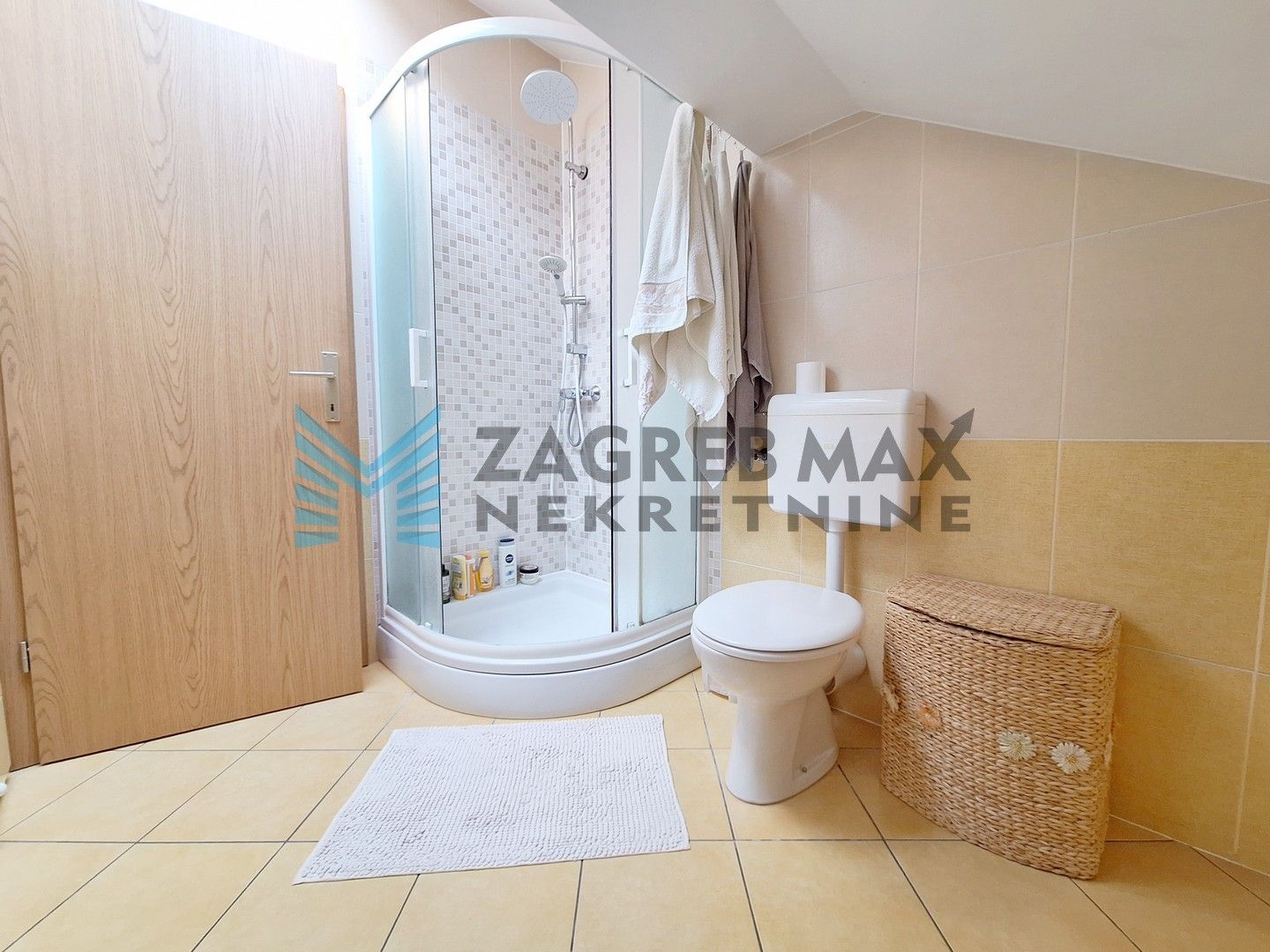 Zagreb - ZAPREŠIĆ - Hrv.mladeži - 4-soban, komforan, svijetao, s pogledom