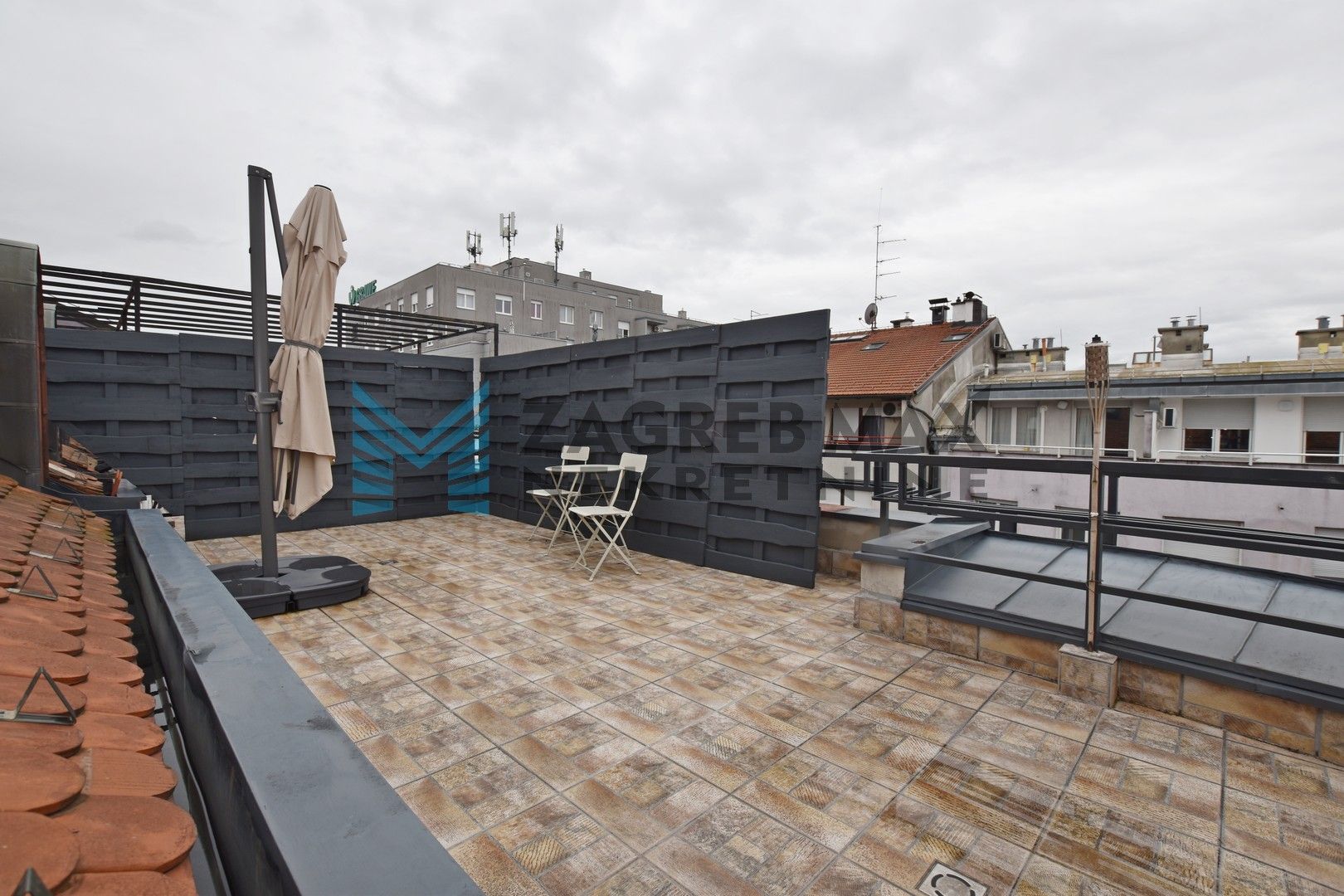 Zagreb - TREŠNJEVKA - Garićgradska - VMD - komforan 4-sobni s terasom i garažom