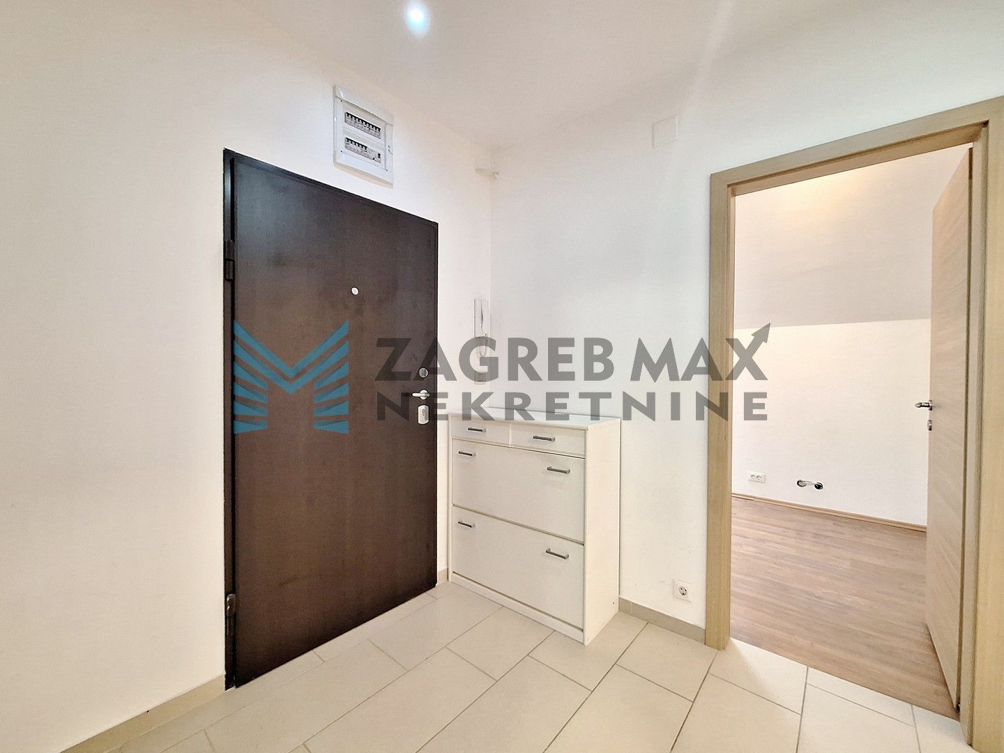 Zagreb - ŠPANSKO - M.Rešetara - 3-sobni, renoviran, svijetao, odmah useljiv