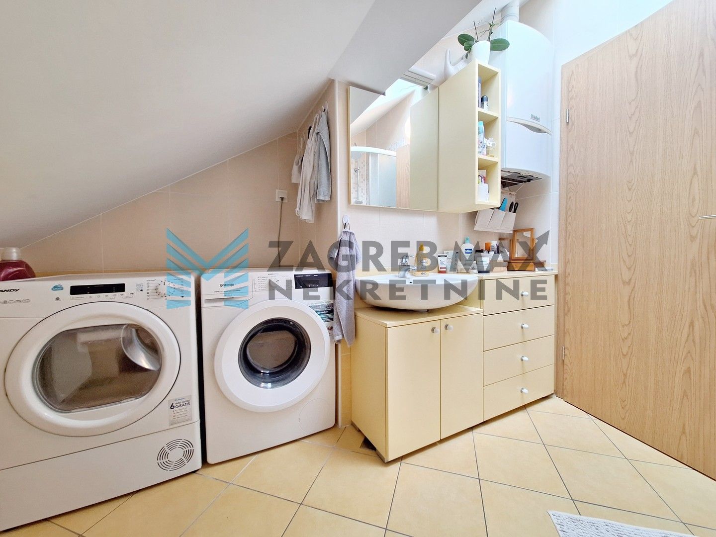 Zagreb - ZAPREŠIĆ - Hrv.mladeži - 4-soban, komforan, svijetao, s pogledom