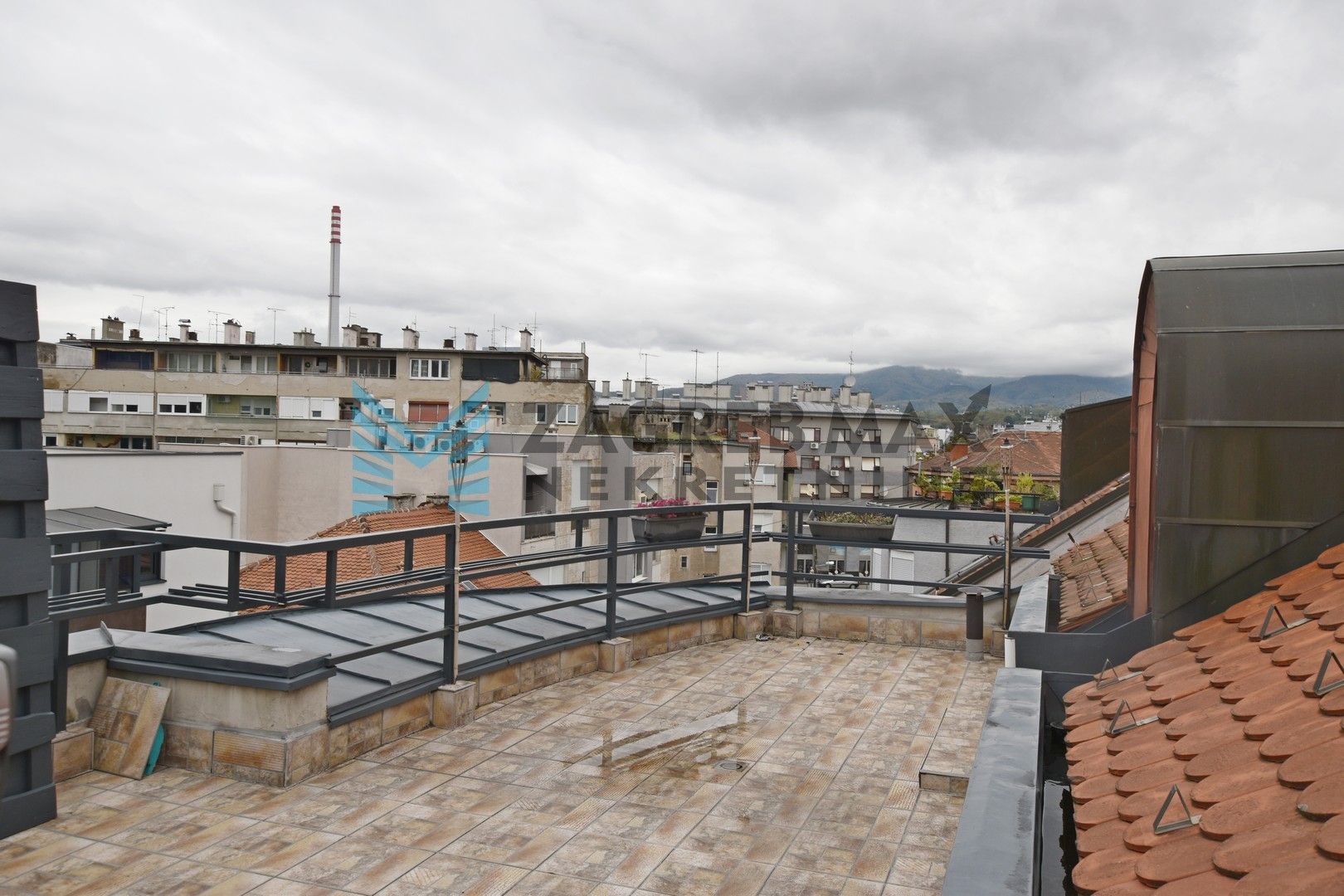 Zagreb - TREŠNJEVKA - Garićgradska - VMD - komforan 4-sobni s terasom i garažom