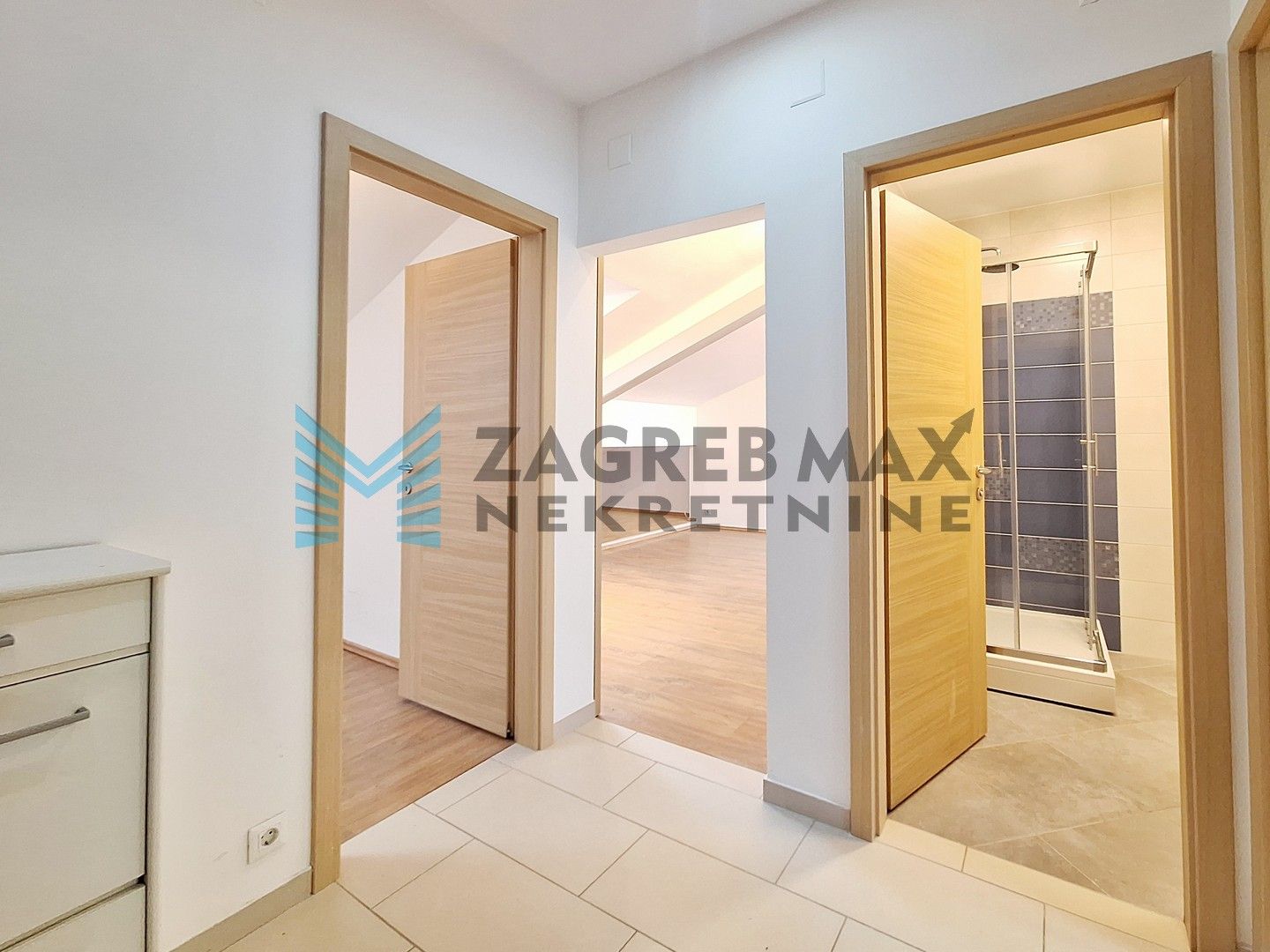 Zagreb - ŠPANSKO - M.Rešetara - 3-sobni, renoviran, svijetao, odmah useljiv