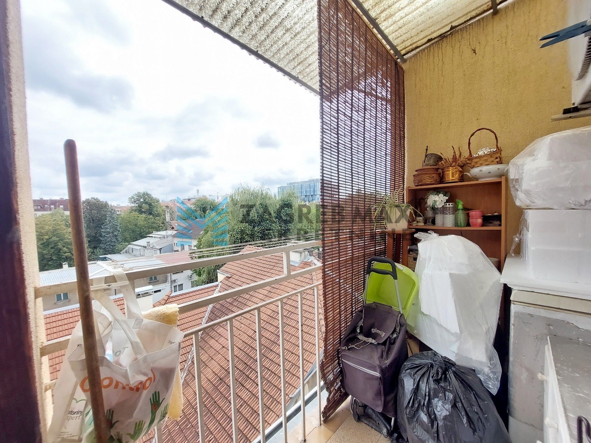 Zagreb - Trg dr.F.Tuđmana - Krajiška - 4-sobni, prostran, 2 galerije, lođa