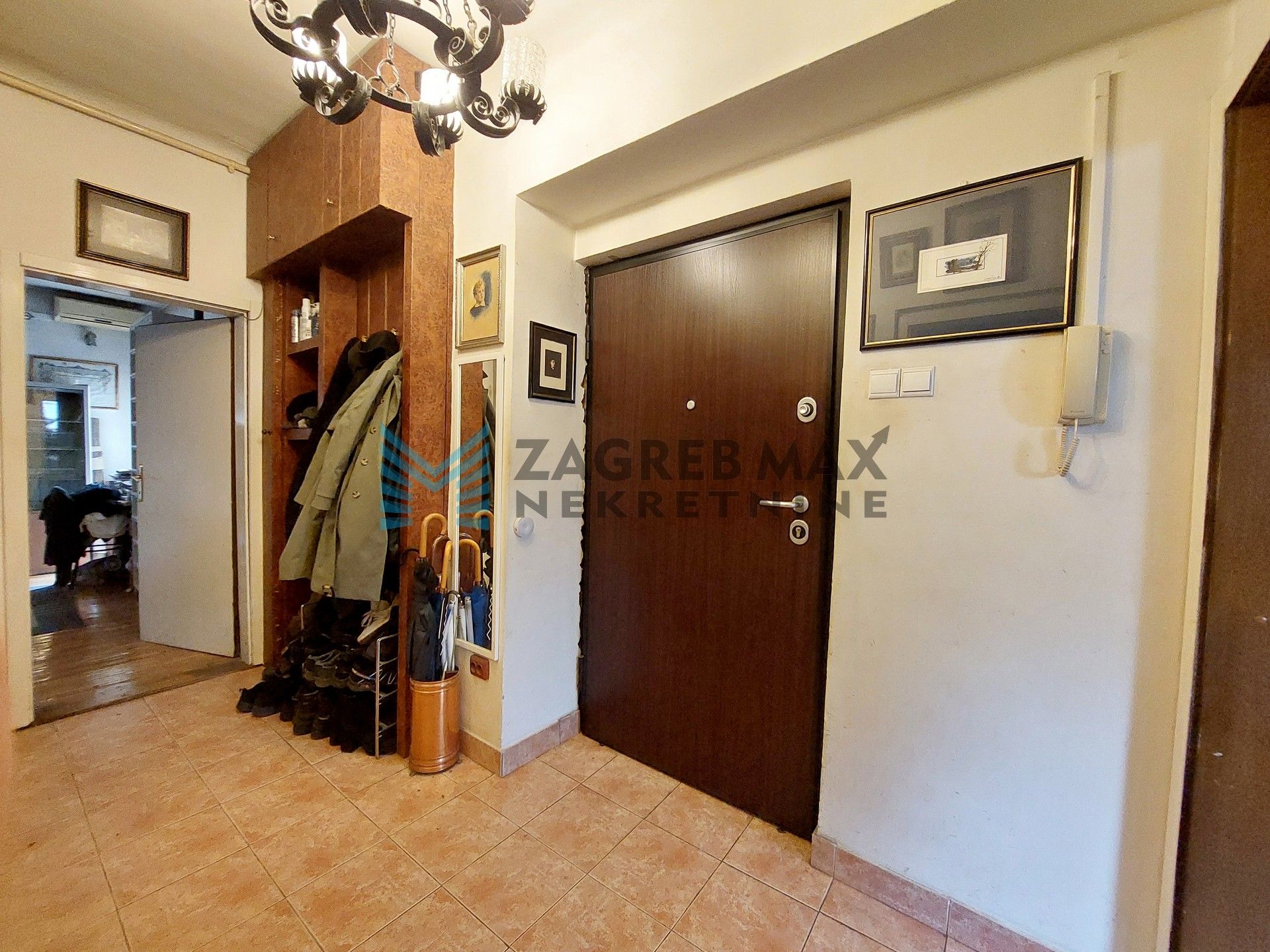 Zagreb - Trg dr.F.Tuđmana - Krajiška - 4-sobni, prostran, 2 galerije, lođa