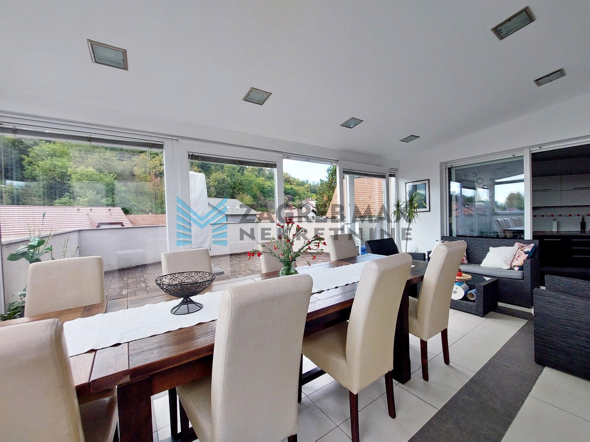 Zagreb - KUSTOŠIJA - Divoselska - 4-sobni, prostran, parking, spremište, vrt