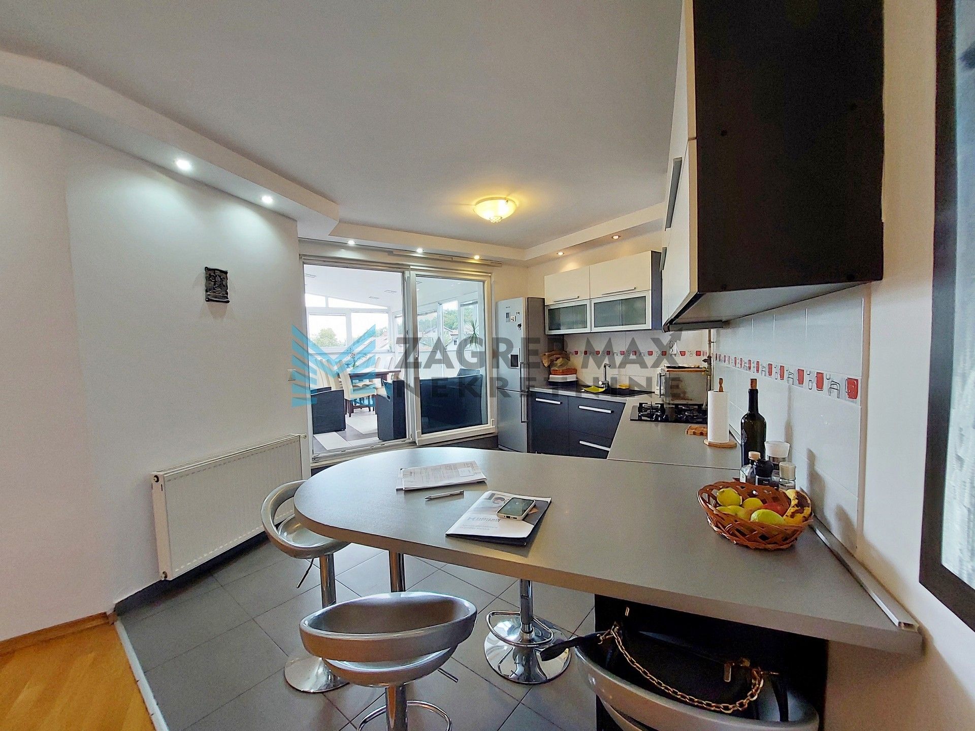 Zagreb - KUSTOŠIJA - Divoselska - 4-sobni, prostran, parking, spremište, vrt