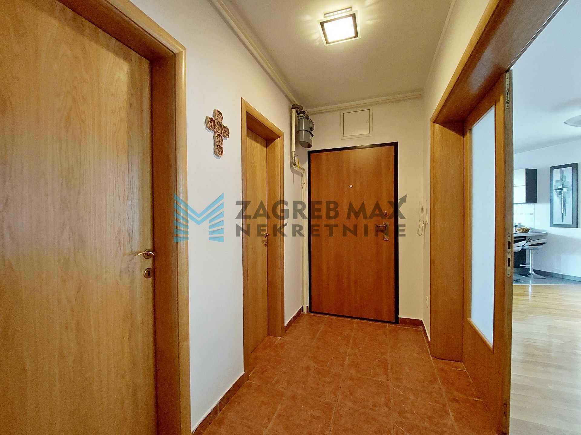 Zagreb - KUSTOŠIJA - Divoselska - 4-sobni, prostran, parking, spremište, vrt