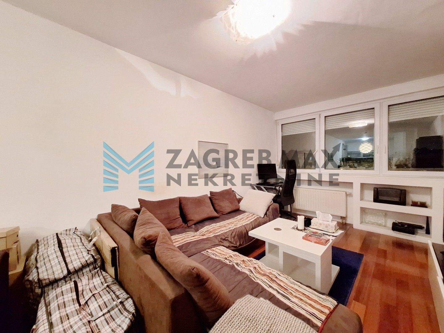 Zagreb - STENJEVEC - Stenjevečka - 2-sobni, prostran, loggia, parkirno mjesto