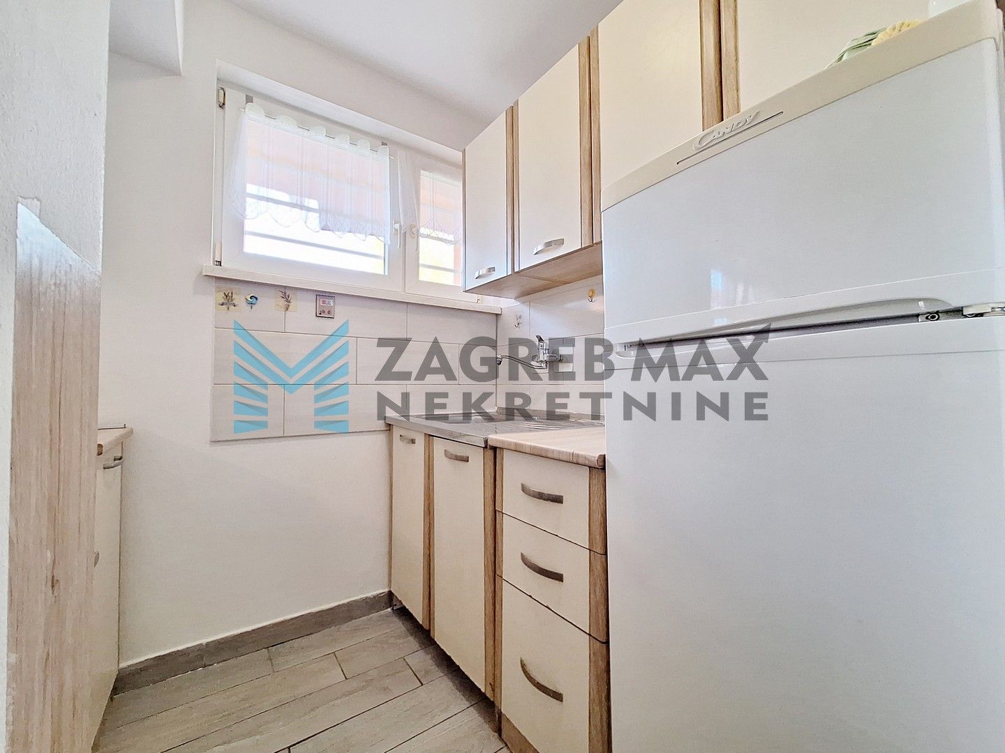 Zagreb - BOTINEC - Bašćanske ploče - 2-sobni, prostran, s izlazom na dvorište