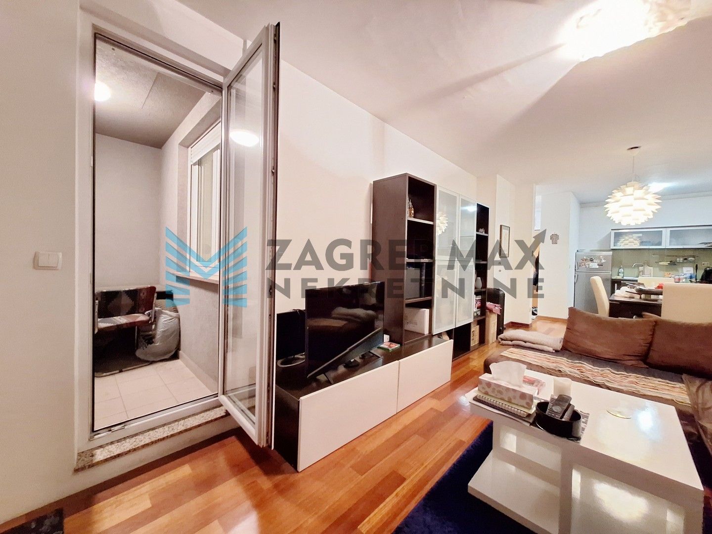 Zagreb - STENJEVEC - Stenjevečka - 2-sobni, prostran, loggia, parkirno mjesto